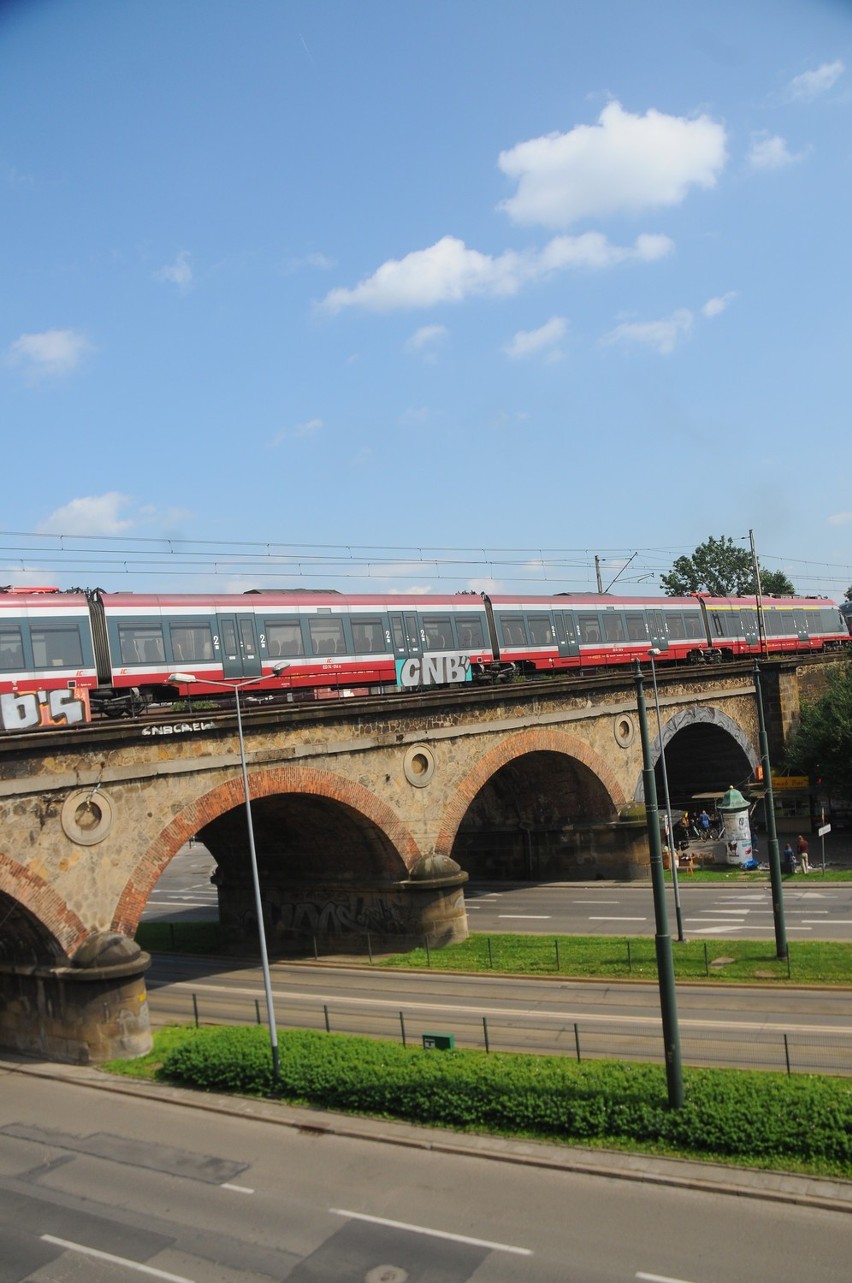 - Jest jednym z najstarszych zachowanych mostów krakowskich...