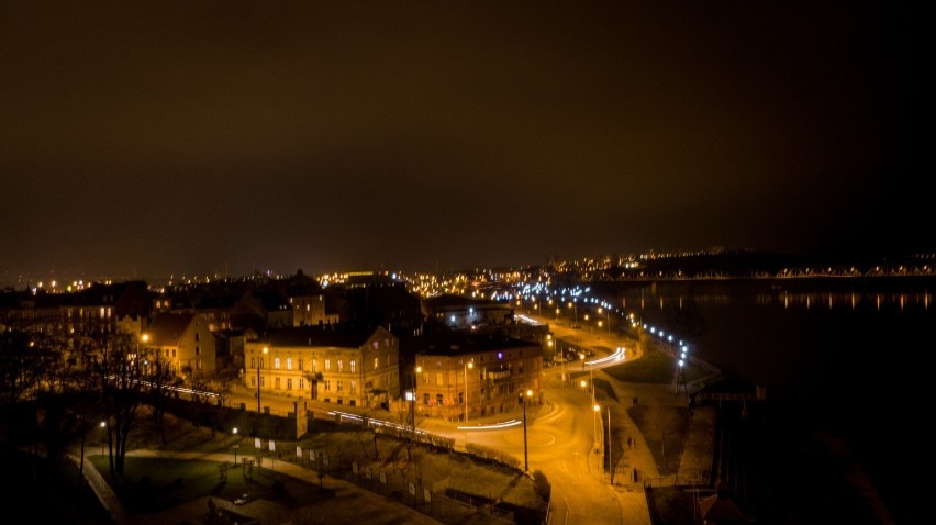 Zdjęcia Grudziądza z powietrza wieczorem i nocą wykonał nasz...