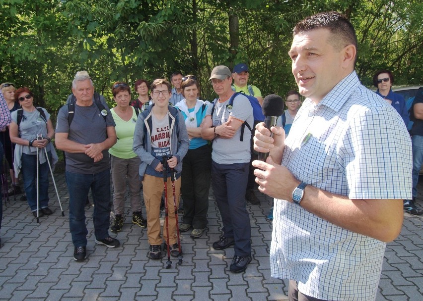 Odkryj Beskid Wyspowy. Na Urbanią Górę szli ze świętymi, apostołami i aniołami [ZDJĘCIA]