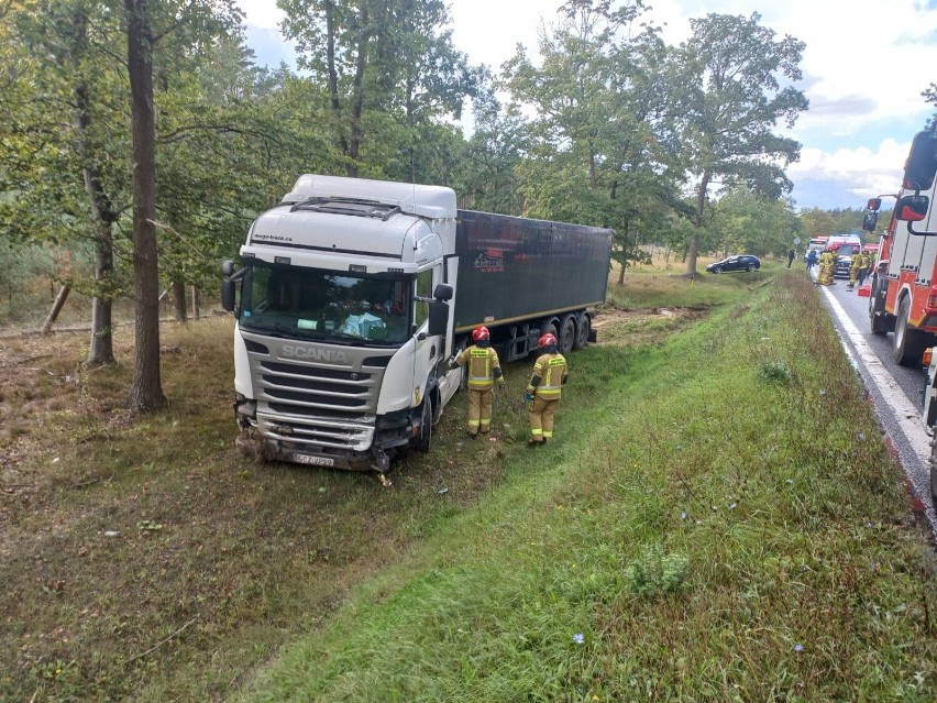 Powiat Grodziski: Groźny wypadek trzech samochodów osobowych i samochodu ciężarowego! [ZDJĘCIA]