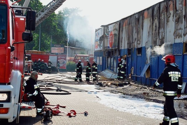 Zarząd Nomi nie zdecydował jeszcze, czy będzie odbudowywał zniszczony po pożarze market budowlany w Lesznie