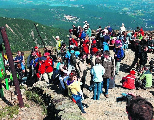 Tylko w wakacje na teren Karkonoskiego Parku Narodowego weszło ok. miliona turystów