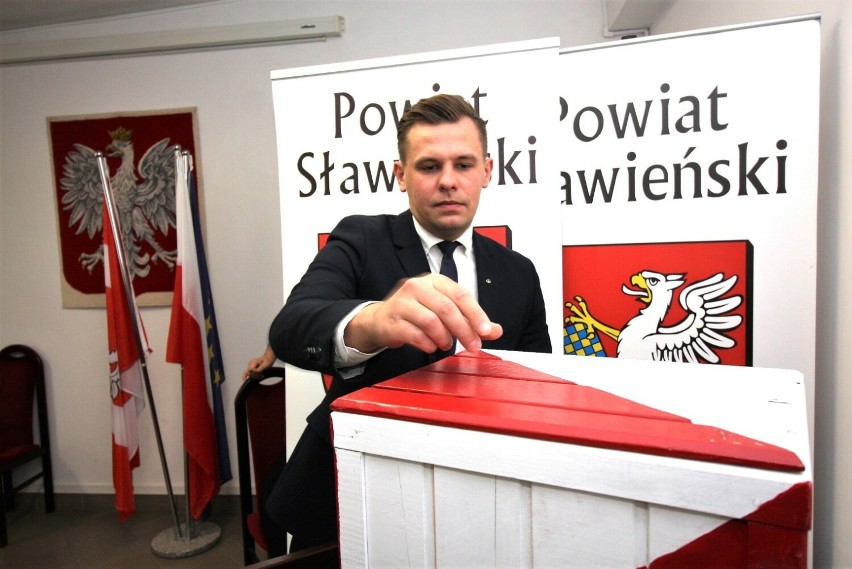 Pierwsza sesja Rady Powiatu kończącej się kadencji samorządowej - Starostwo Powiatowe w Sławnie