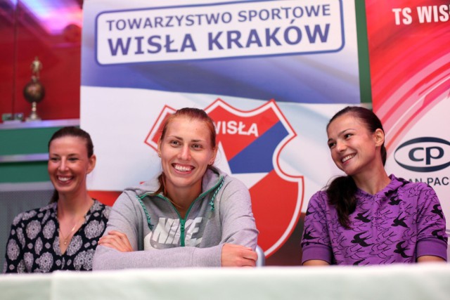 Oprócz sztabu szkoleniowego "U Wiślaków" pojawiły się również nowe koszykarki krakowskiego teamu: Zane Tamane, Agnieszka Szott-Hejmej oraz Marta Jujka.