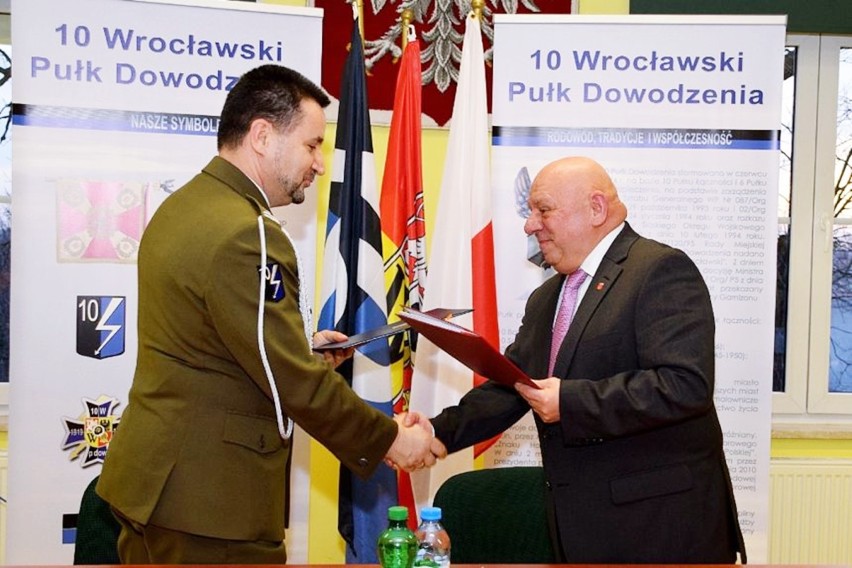Porozumienie o współpracy 10 Wrocławskiego Pułku Dowodzenia z Miastem i Gminą Bierutów