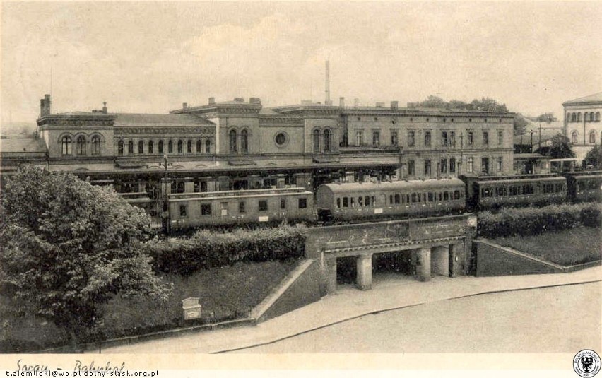 Dworzec kolejowy w Żarach. Zobaczcie żarską stację na archiwalnych zdjęciach