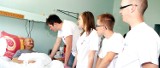 Wolontariusze grudziądzkiego PCK zanieśli chorym w hospicjum iskierkę radości