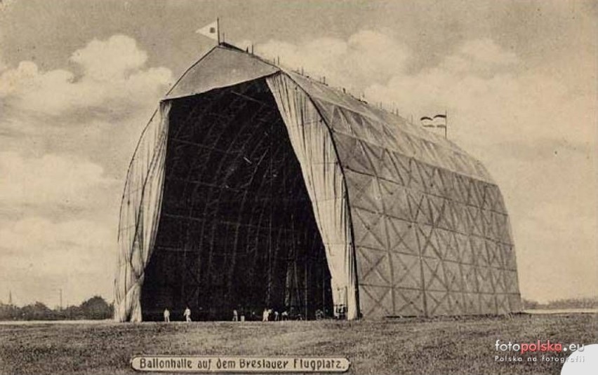 Lata 1910-1920. Hangar dla sterowców - lotnisko na...