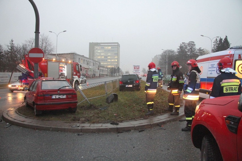 Wypadek prze ulicy Sandomierskiej w Kielcach! Duże utrudnienia (ZDJĘCIA)                                  