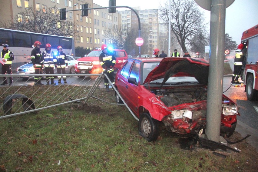 Wypadek prze ulicy Sandomierskiej w Kielcach! Duże utrudnienia (ZDJĘCIA)                                  