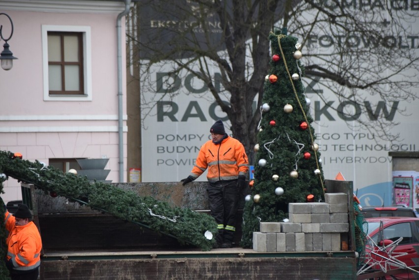 Choinka zniknęła z Rynku w Sieradzu. Ogłaszamy koniec świąt