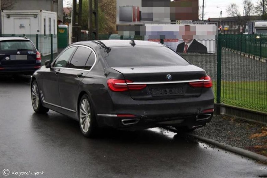 Wypadek samochodu Beaty Szydło w Imielinie [ZDJĘCIA]. Kolumna rządowa nie wyhamowała przed przejściem