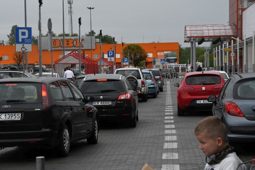 W sobotę 30 maja wszystkie markety typu dom i ogród w...