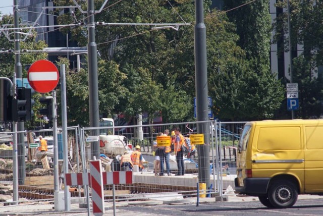 Lato to zwyczajowo okres wykorzystywany do remontów dróg. W te wakacje w Poznaniu również nie zabraknie prac, które oznaczają utrudnienia w ruchu, objazdy i zmiany tras autobusów i tramwajów. 

Zobacz, gdzie i kiedy odbędą się remonty ----->