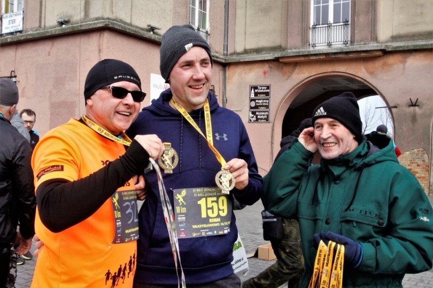 Miłośnicy biegania, nordic-walking i kolarstwa wspólnie świętowali IV Sportowy Dzień Jedności Kaszubów we Władysławowie [video, zdjęcia]