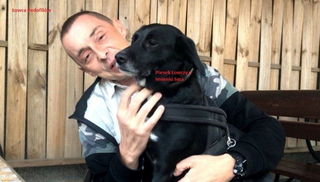 Krzysztof Dymkowski i jego pies Sara. Razem występują w serialu dokumentalnym "Łowca Pedofilów" emitowanym w Polsat Play