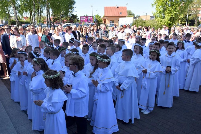 Komunia w Chodzieży: Uroczystość w parafii Nawiedzenia Najświętszej Marii Panny [FOTO]