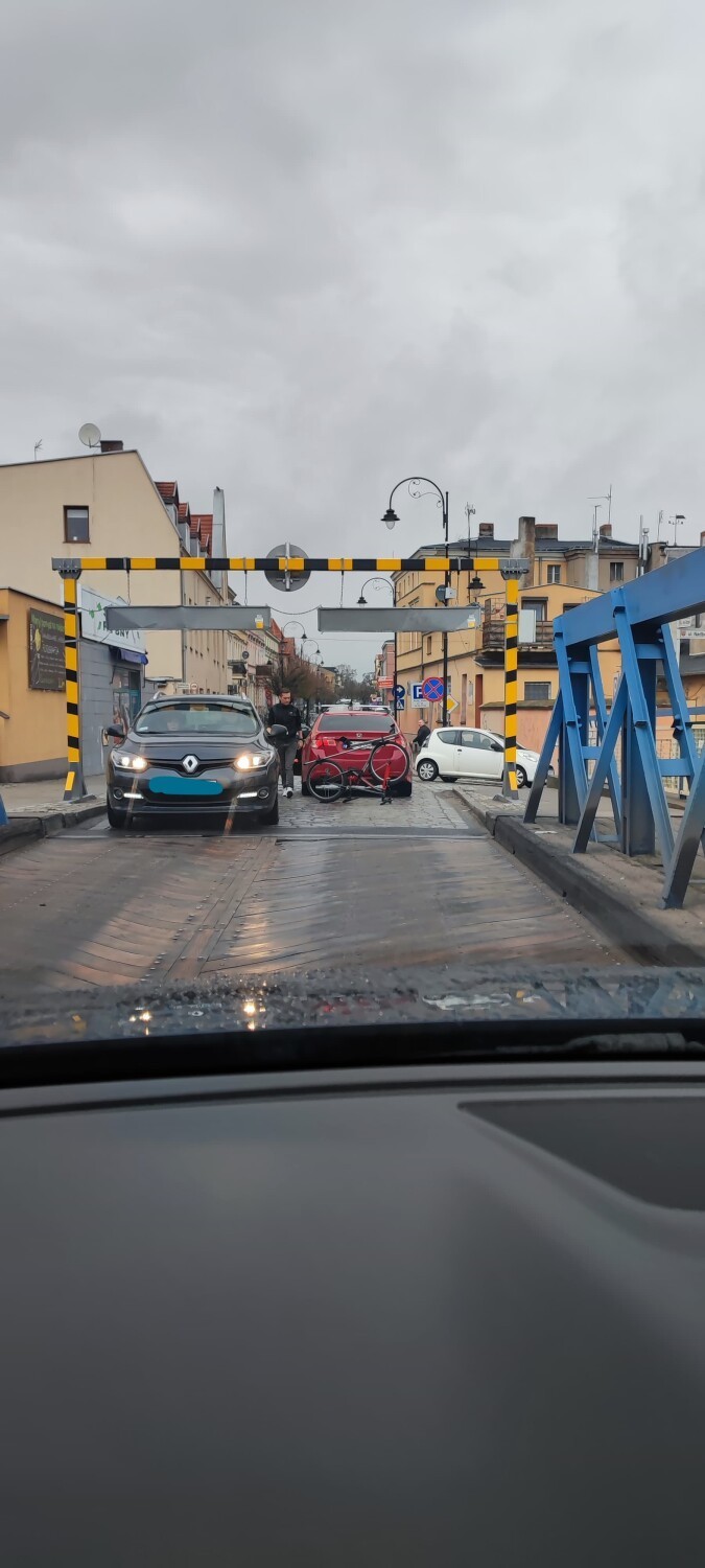 Bramownica w Obornikach vs rower. Kto wygrał dzisiejsze starcie?