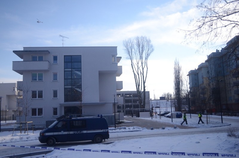 Warszawa, ulica Jagiellońska: Policjant, który ranił żonę nożem, popełnił samobójstwo [AKTUALIZACJA]