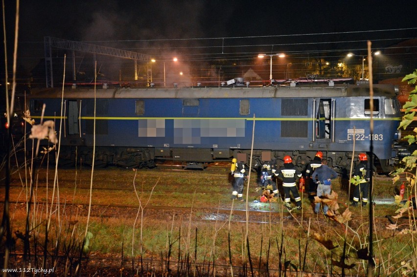 Tychy: Pożar lokomotywy na stacji PKP [ZDJĘCIA z akcji]