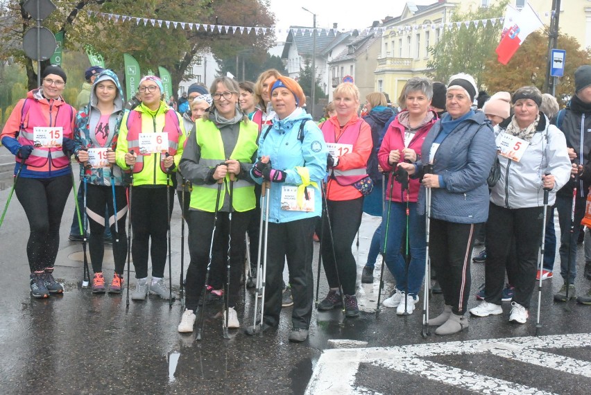 KOŚCIAN. Marsz nordic walking w ramach Święta Biegania z Coccodrillo [ZDJĘCIA]