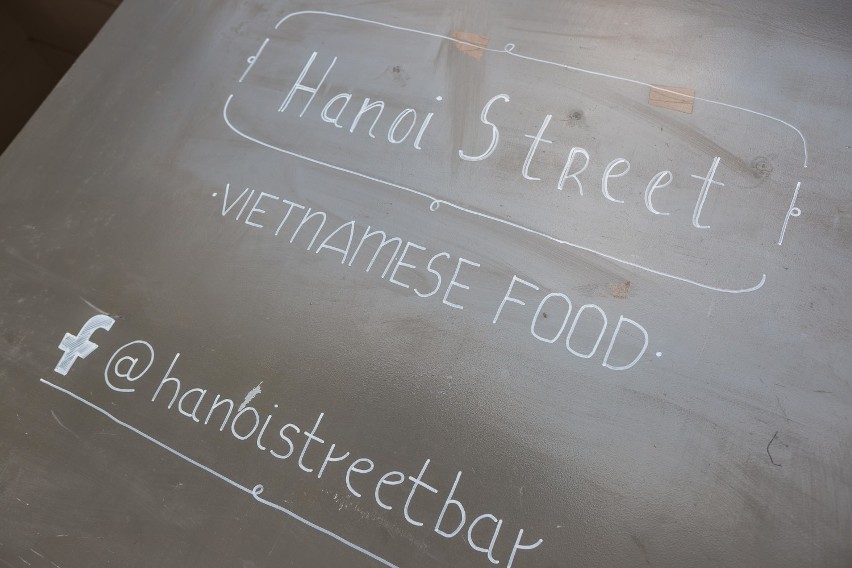 Hanoi Street - mały Wietnam działa przy Postępu i karmi nie...