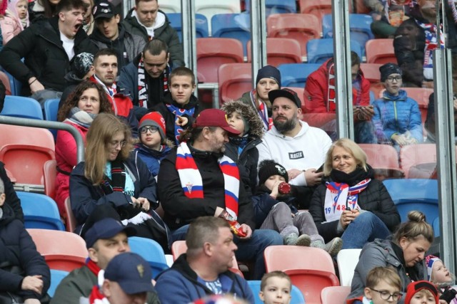 Kibice Górnik Zabrze zobaczyli szóste z rzędu zwycięstwo swojego zespołu na swoim boisku.
Zobacz kolejne zdjęcia. Przesuwaj zdjęcia w prawo - naciśnij strzałkę lub przycisk NASTĘPNE