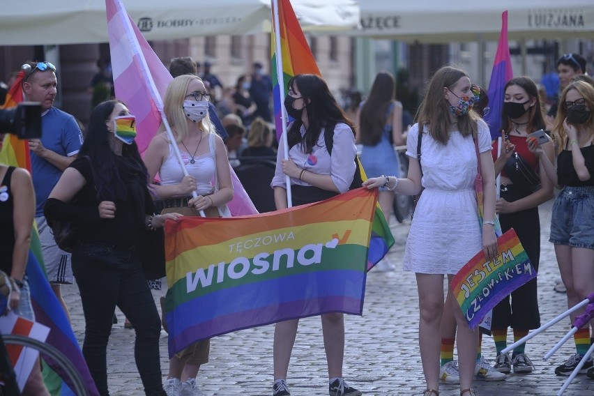 Pod pomnikiem Kopernika już po raz drugi w tym tygodniu...