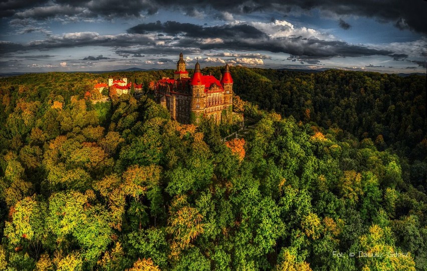 Zamek Książ w Wałbrzychu w  bajecznych jesiennych barwach