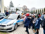 Wizyta uczniów Szkoły Podstawowej w Poddębicach u poddębickich policjantów ZDJĘCIA