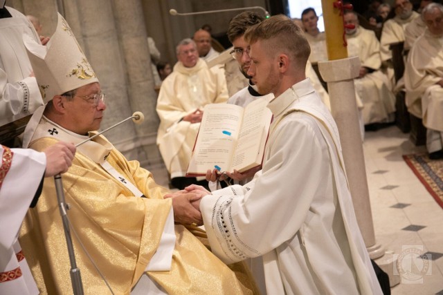 Święcenia kapłańskie w Archidiecezji Łódzkiej. Wśród nowych księży jest mieszkaniec Bełchatowa