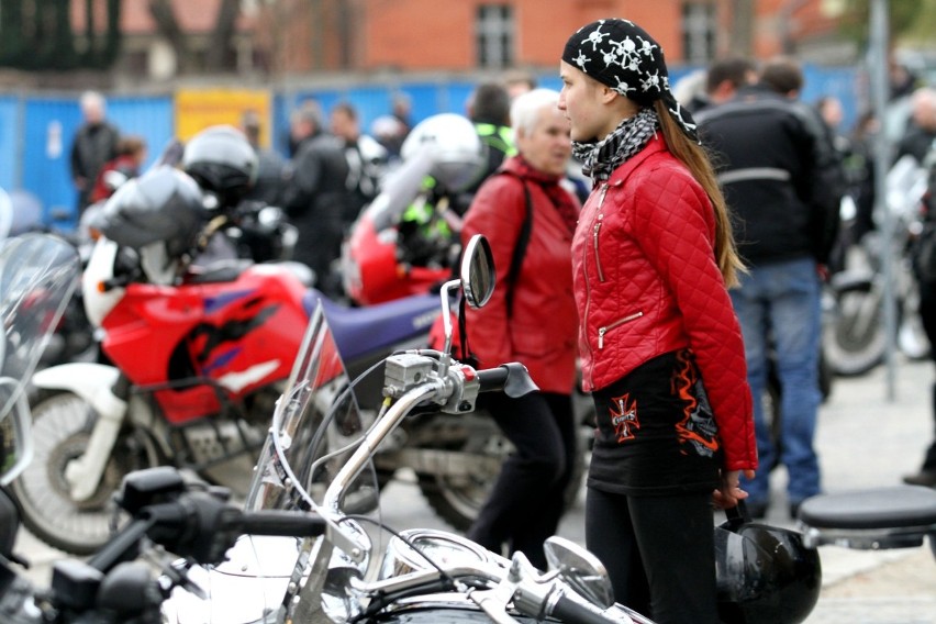 Parada motocykli we Wrocławiu. Pod Magnolią można oddać krew (ZDJĘCIA)