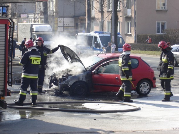 We wszystkich przypadkach strażacy jako przypuszczalną przyczynę pożaru podają zwarcie instalacji elektrycznej