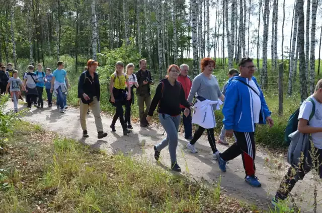 Uczestnicy wyprawy nie tylko  maszerowali,ale wspominali historię. Była też msza za żołnierzy, a na koniec grochówka.