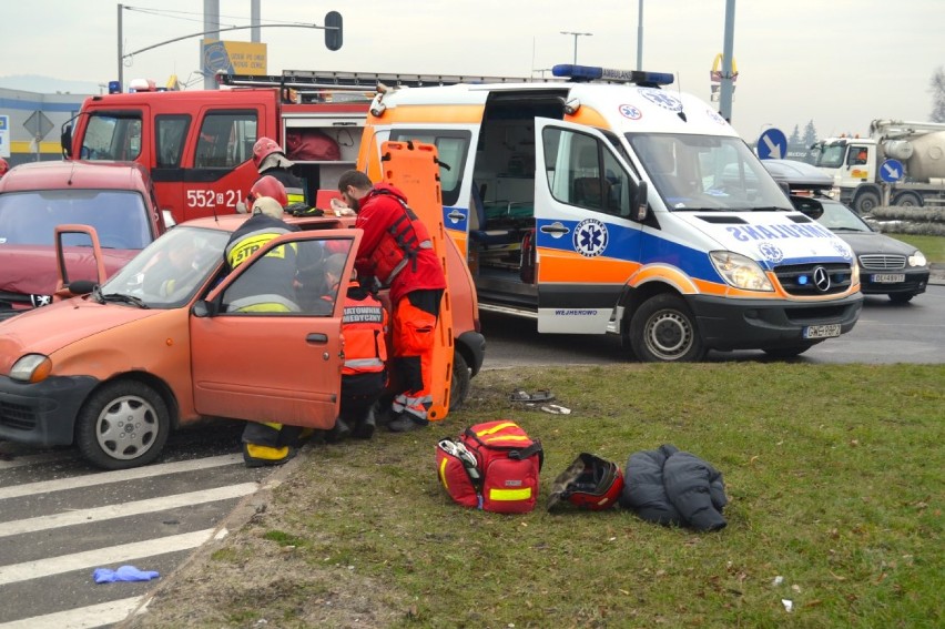 Wypadek w Rumi: Zderzenie dwóch aut, dwie osoby zostały...