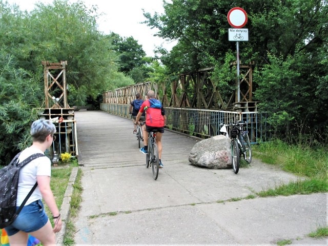 Lubiany przez turystów, wycieczkowiczów i rowerzystów Most Czołgowy wymaga odrdzewienia konstrukcji oraz wytłumienia pokładu jezdnego