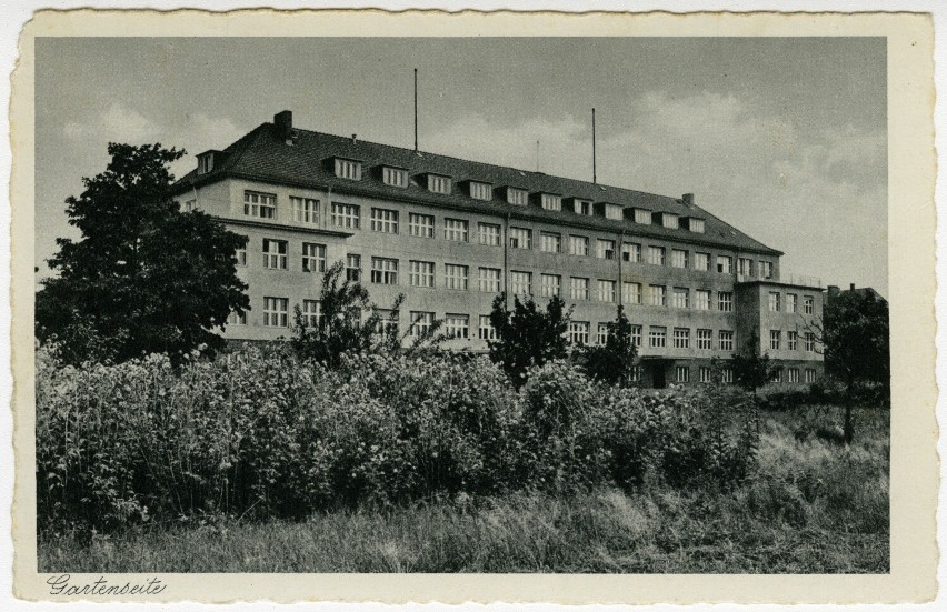 Szpital w Szczecinku zbudowano w latach 30. XX wieku, widok...