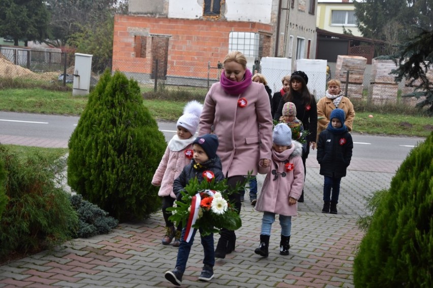 Dzień Niepodległości 2019. Złożono kwiaty pod pomnikiem poległych w Kuślinie