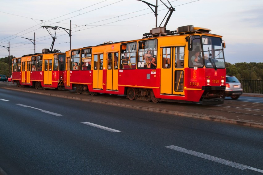 Rozbudowana sieć autobusów, linii tramwajowych i przede...