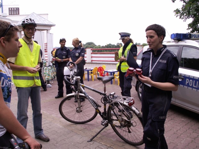Bezpiecznie jeżdżę rowerem to akcja, jaką poznańscy policjanci przeprowadzają wśród rowerzystów