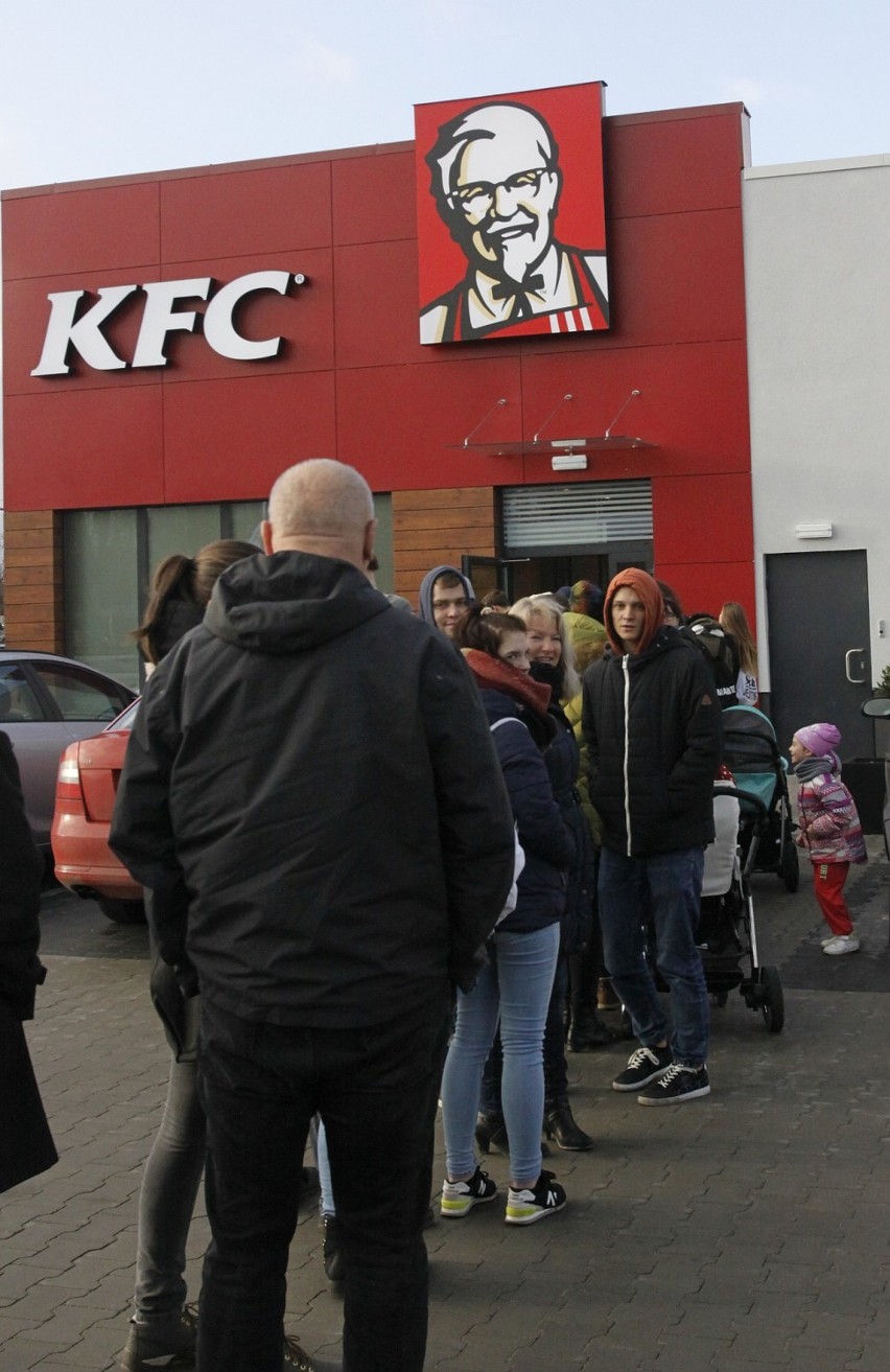 Otwarcie KFC w Pucku i wielka kolejka w Arkadia Park