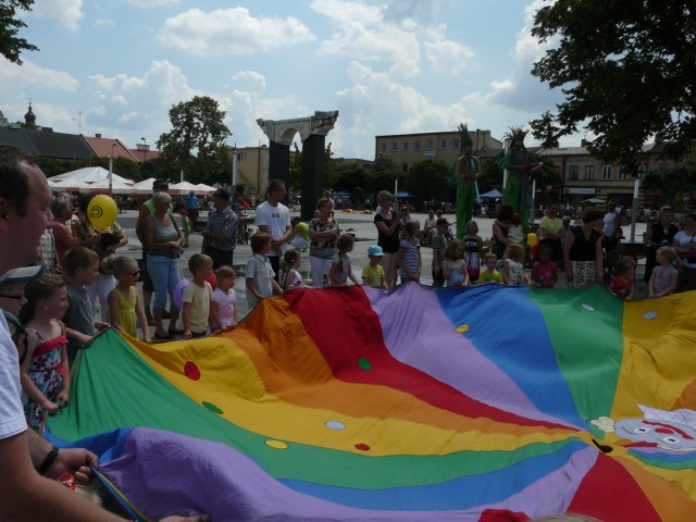 Plac 11 Listopada w Łasku w czasie Festiwalu Róż