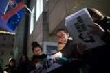 Krakowianie złożyli hołd tragicznie zmarłemu słowackiemu dziennikarzowi - Janowi Kuciakowi