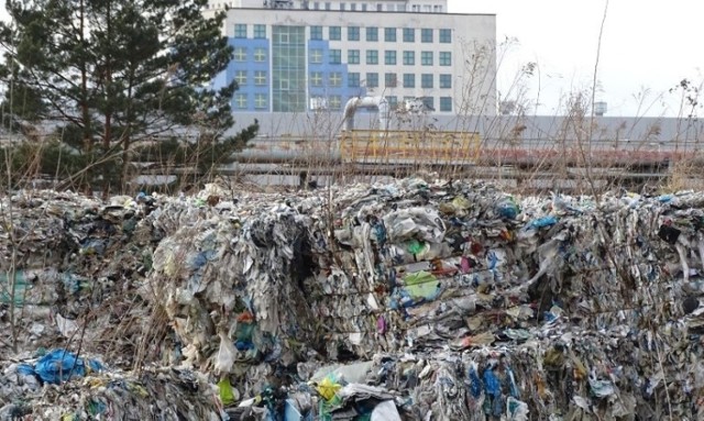 Ekolodzy alarmują o kolejnych uciążliwych inwestycjach w Oświęcimiu. Przy okazji przypominają niedawną inwestycję firmy N-Recykling, po której pozostały tylko wielkie hałdy odpadów