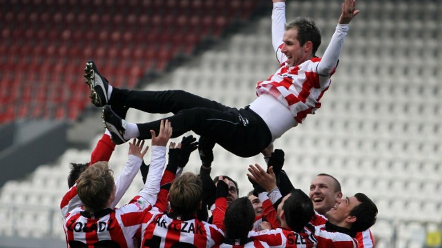 Tomasz Siemieniec grał w treningach noworocznych jako piłkarz, ale także jako kierownik drużyny Cracovii - tak było w 2012 roku