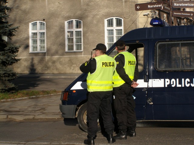 Policjanci ostrzegają przed oszustami