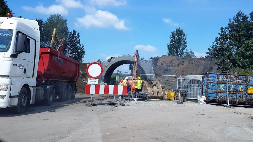Burzą wiadukt na Świerklańskiej w Jankowicach. Charakterystyczny obiekt znikna z krajobrazu Jankowic