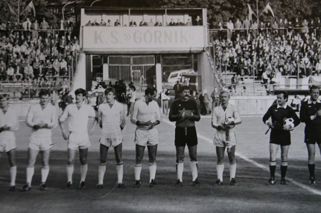 Od zakończenia wojny, aż do początku lat 90. stadion w dzielnicy Nowe Miasto służył głównie piłkarzom i lekkoatletom klubu sportowego Górnik Wałbrzych