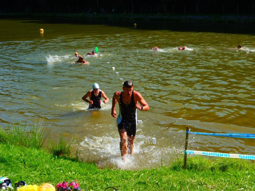 Triathlon w Starych Bogaczowicach. Zobaczcie, jak rywalizowali tam twardziele [DUŻO ZDJĘĆ]