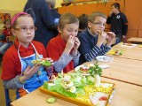 Kolejni uczniowie z powiatu chodzieskiego zjedli zdrowe śniadanie [ZDJĘCIA]